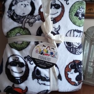 Snoopy twin Berkshire blanket